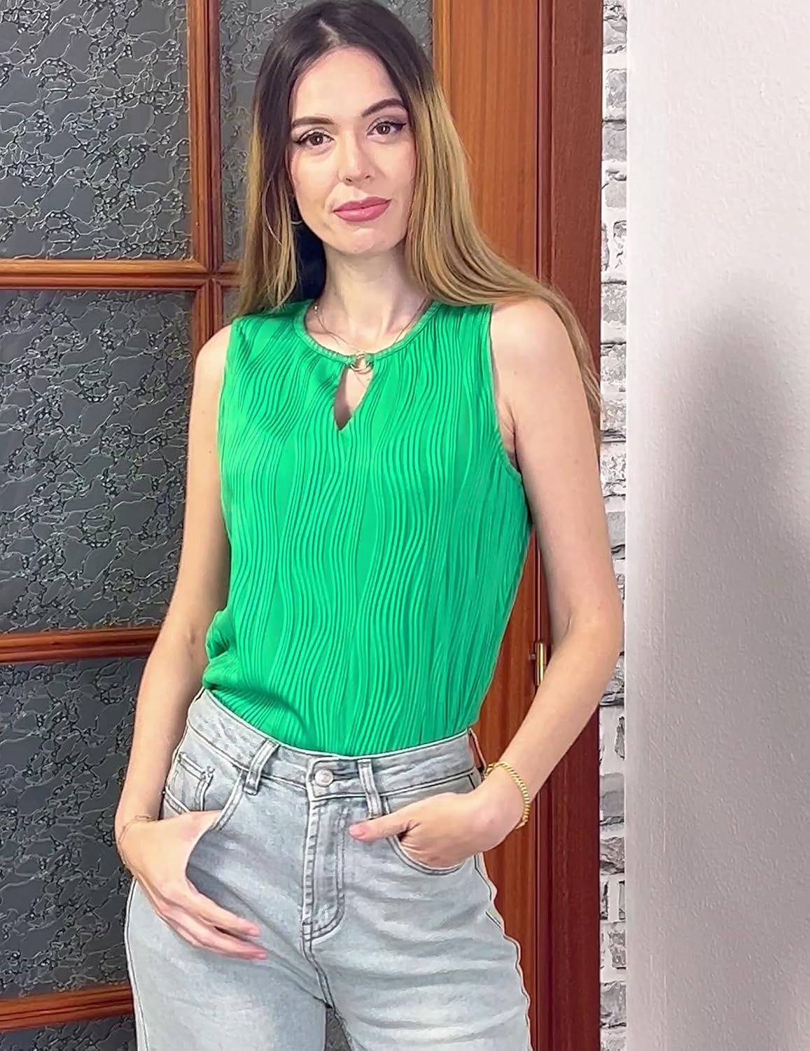 image:imageZeagoo Tops for Women Trendy 2024 Tank Tops Keyhole Neck Sleeveless Blouses Summer Business Casual Basic ShirtsGreen