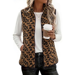Zeagoo Womens Outerwear Vests With Pockets Zipper Sleeveless Fleece Jackets(Leopard Print)